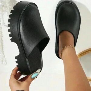 Black Women's Thick-Soled Height-Enhancing Closed-Toe Plastic Slippers